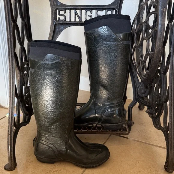 Bogs Rider Emboss Waterproof Boots Women’s Size 7
Black - Picture 6 of 7